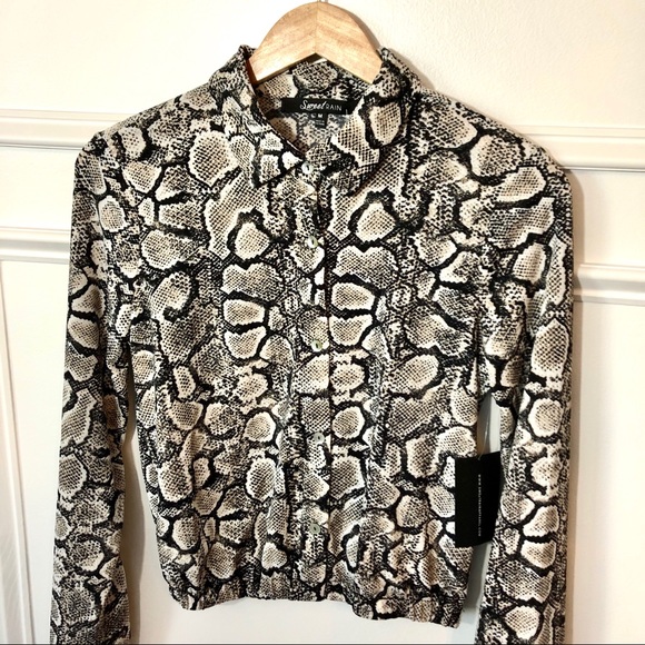 Gorgeous Snake Print Blouse - NEW! 🔥 - Picture 3 of 4